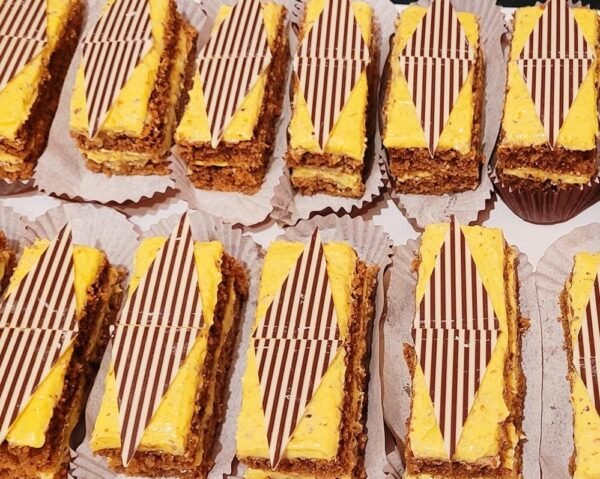 Nucinia.jpg Prajitura Nucinia