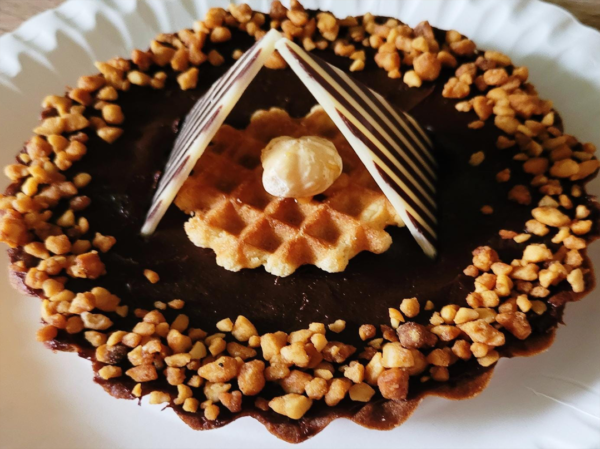 Tarta-Snikers.png Tartă Snikers